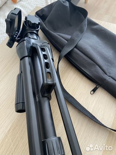 Штатив для фотоаппарата