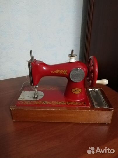 Детская швейная машинка СССР