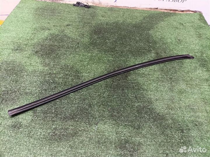 Молдинг лобового стекла Audi Q7 2005