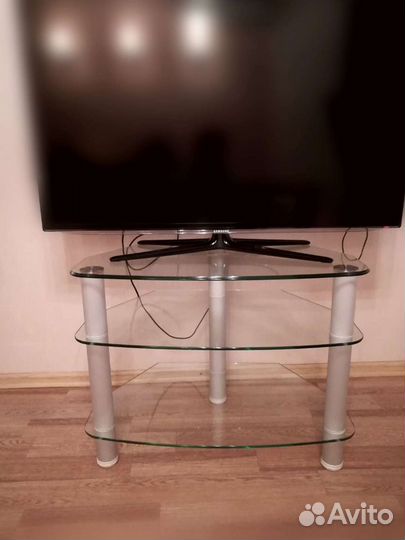 Стеклянная тумба под тв