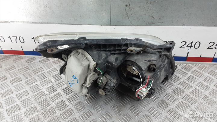 Фара дефекткреплениялампы Toyota Avensis T25 (2003