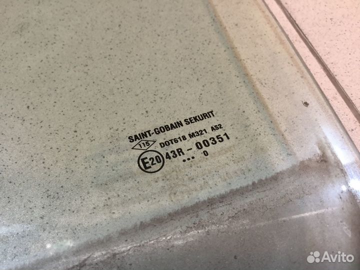 Стекло двери задней Рено Сандеро 2009-2014