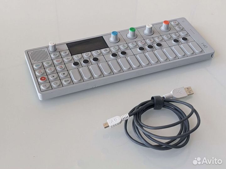 Синтезатор Teenage Engineering OP-1