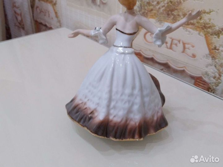 Фарфоровые статуэтки