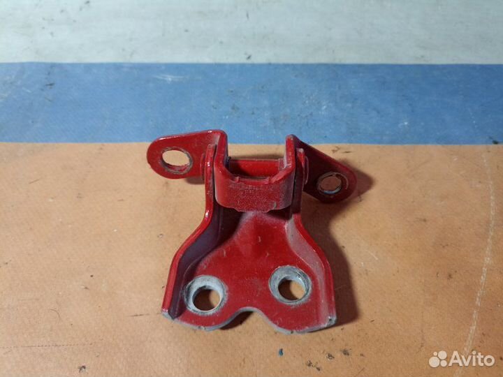 Петля двери передняя левая Geely Emgrand