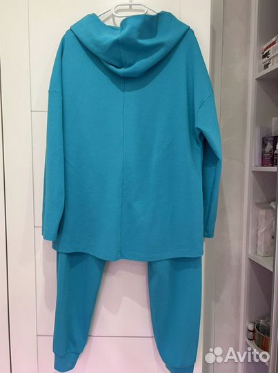 Продам спортивный костюм