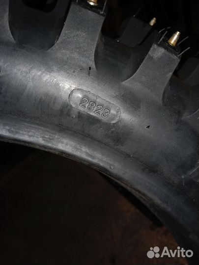 Шипованая мото шина 18