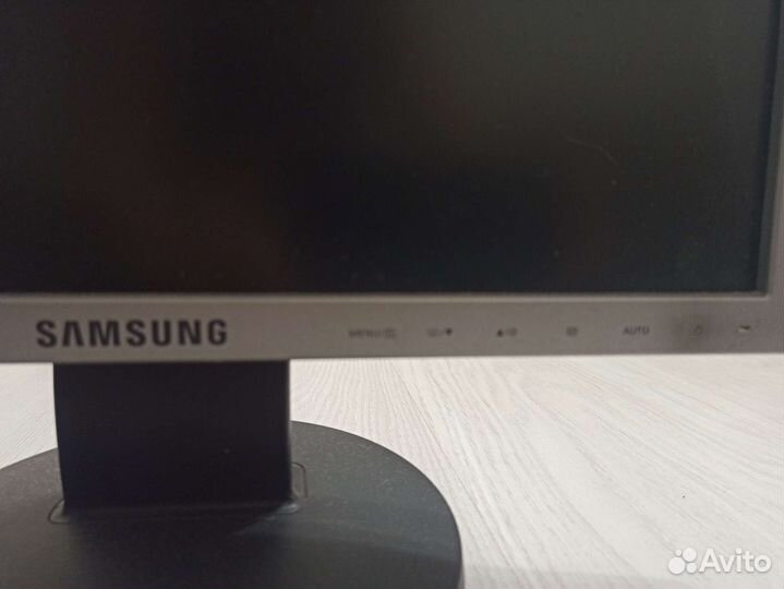 Монитор Samsung