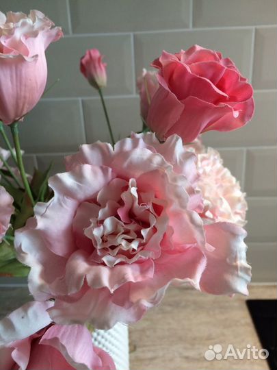 Искусственные эустомы. Ветка гингко