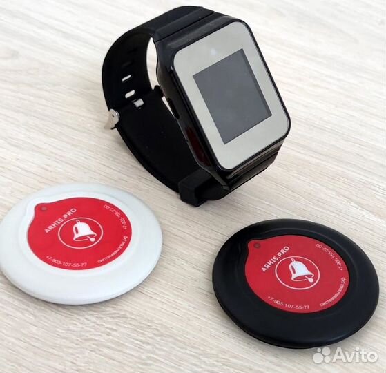 Кнопка вызова персонала и часы в ассортименте