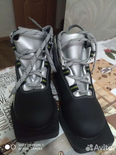 Лыжные ботинки