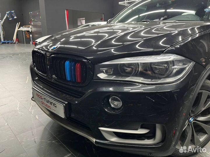 Решетка в стиле М триколор BMW X5 F15 ф15 икс 5