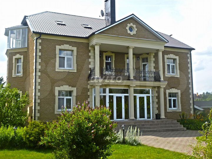 Коттедж 800 м² на участке 50 сот.