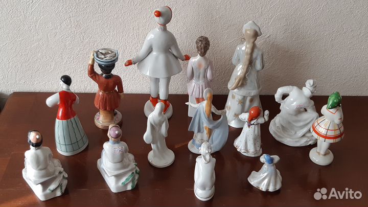 Фарфоровая статуэтка