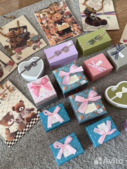 Подарочные пакеты и коробки