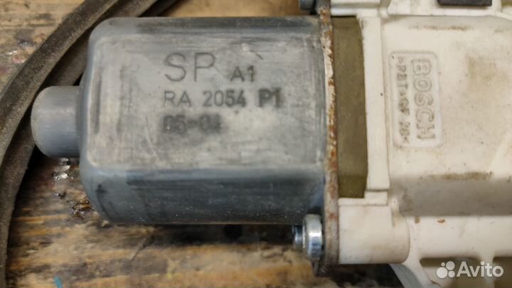 Стеклоподъёмник задний левый mitsubishi colt