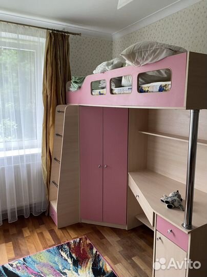 Детская кровать-чердак со столом и шкафом