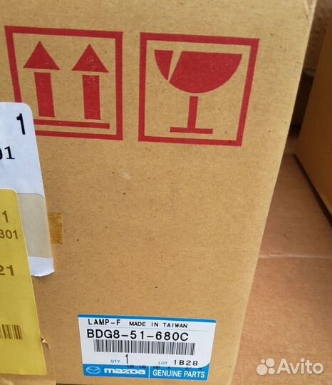 Фара туманная левая оригинал Mazda VDG51680C