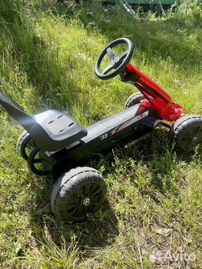 Педальная машинка