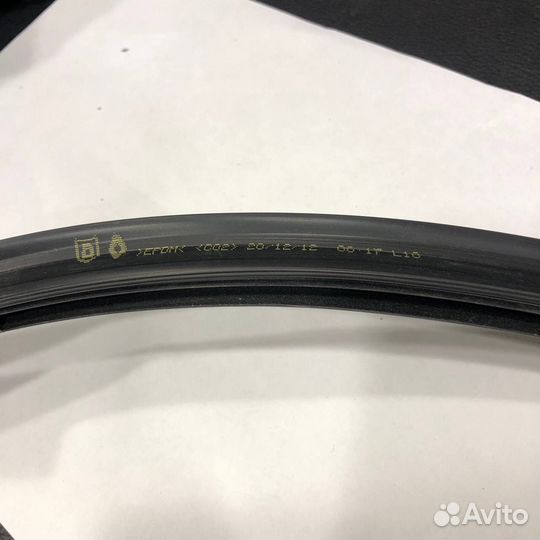 Уплотнитель лобового стекла нижний Renault Logan