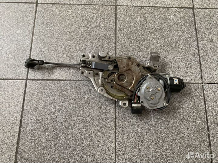 Механизм открывания багажника Lexus RX330