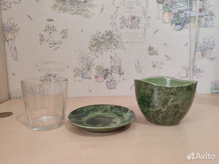 Горшок керамический и стеклянный стакан