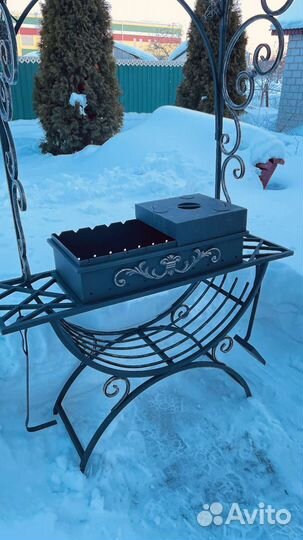 Мангал с крышей и подказанником