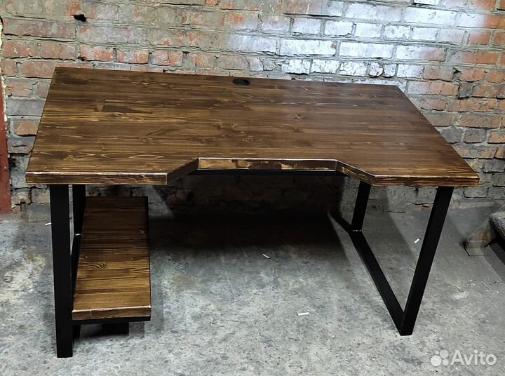 Компьютерный стол в стиле лофт