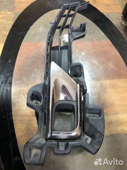 Решетка птф левая Toyota Land Cruiser 200