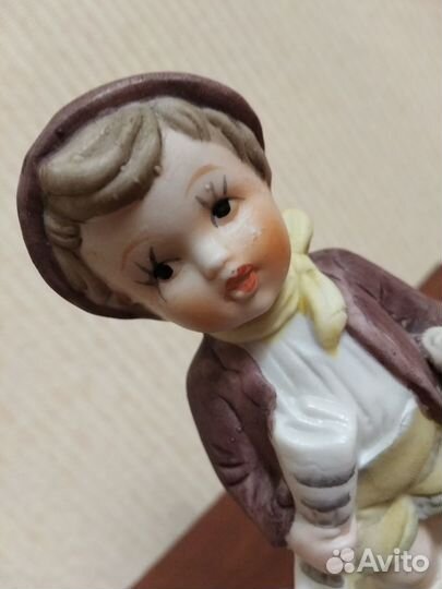 Фарфоровая статуэтка 