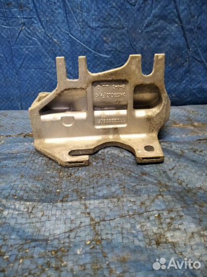 Кронштейн опоры двигателя левый Renault Logan 2 L8