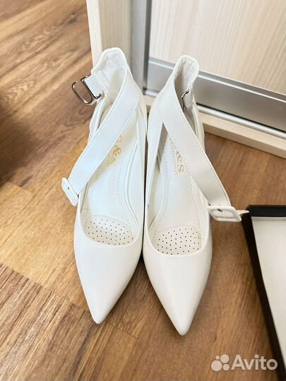 Туфли женские 36 размер белые