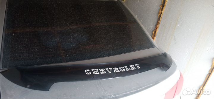 Дефлектор капота