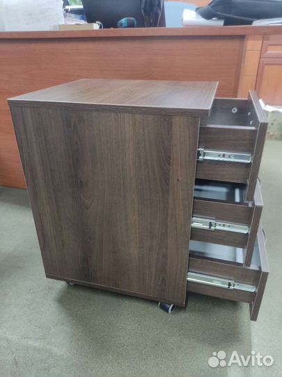 Подкатная офисная тумба