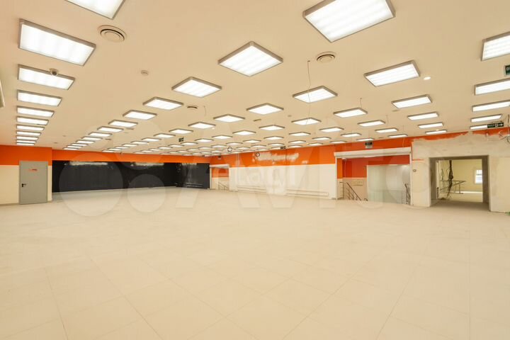 Сдам торговое помещение, 870 м²