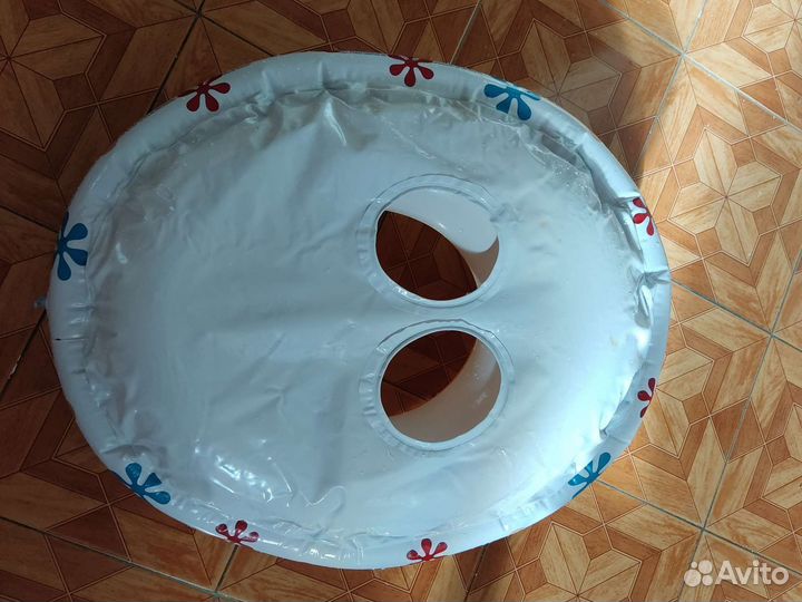 Надувной круг и жилет