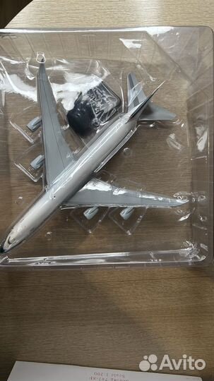 Модель самолета Boeing 747-8f Cathay Pacific
