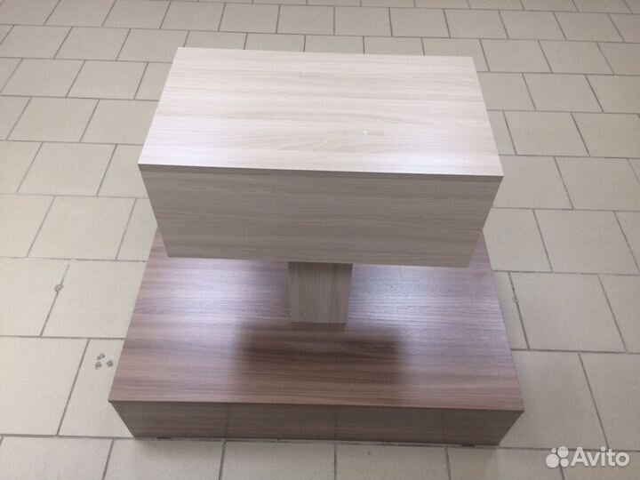 Остров, тумба