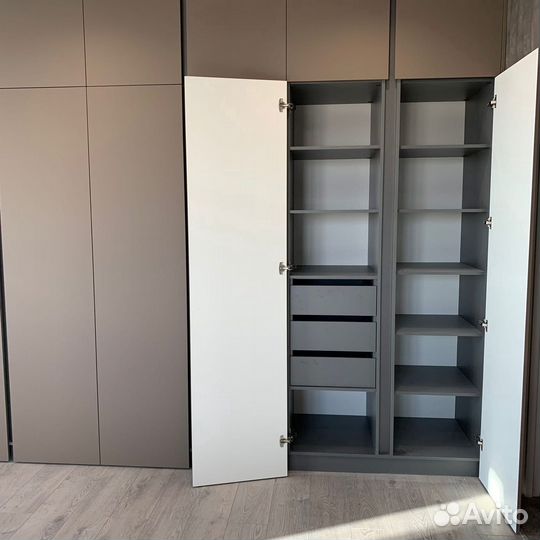 Шкаф встроенный без ручек