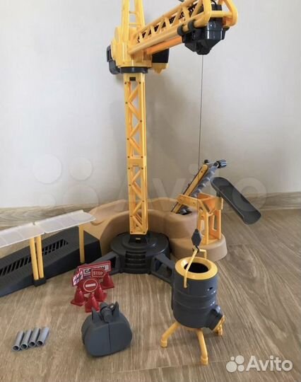 Подъемный кран игрушка