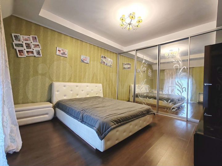 Дом 592 м² на участке 19 сот.