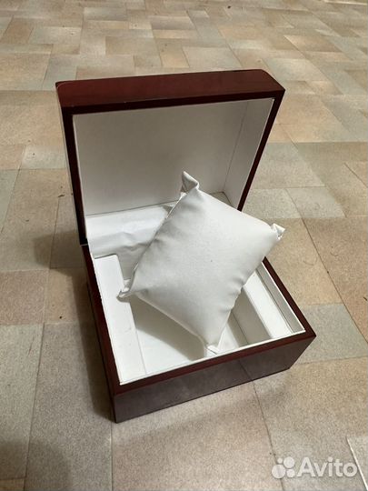 Подарочная коробка из дерева