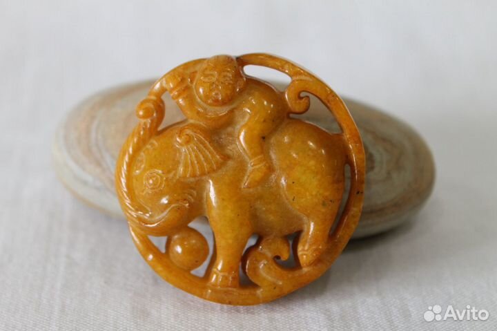 Подвеска резная из камня №5