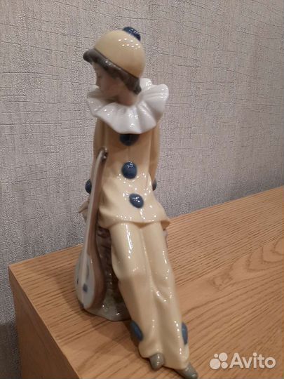 Фарфоровые статуэтки