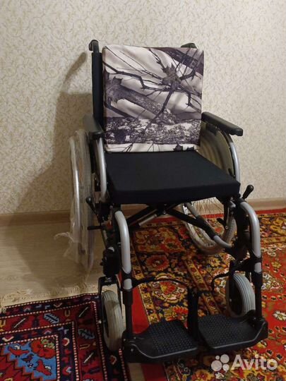 Кресло-коляска для инвалидов с ручным приводом