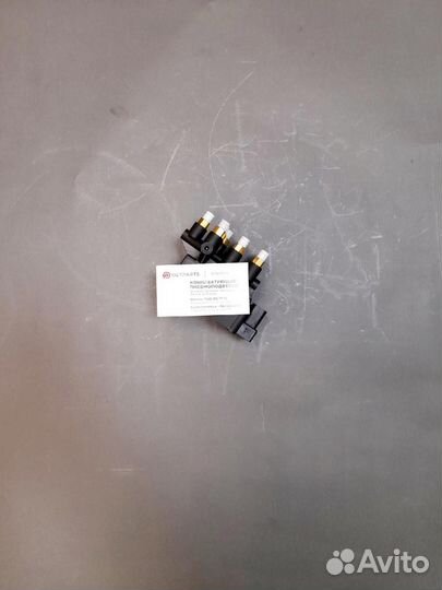 Блок клапанов пневмоподвески Audi Q7 4M. Гарантия