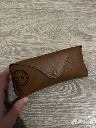 Солнцезащитные очки Ray ban