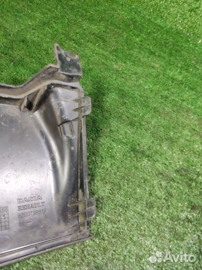 Крышка блока предохранителей Renault Logan