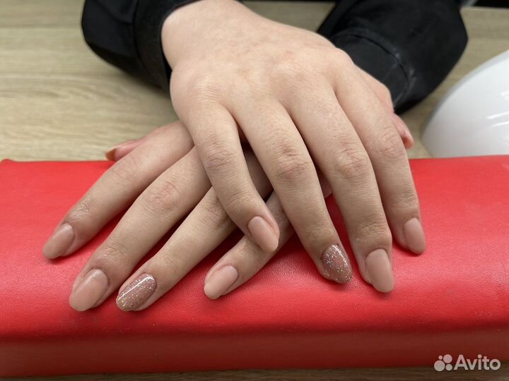 Модель на маникюр