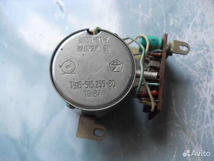 Электродвигатель для магнитофона